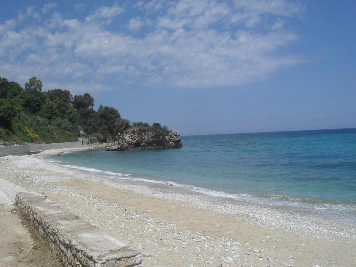 Kamari Guesthouse Κεραμίδι Εξωτερικό φωτογραφία